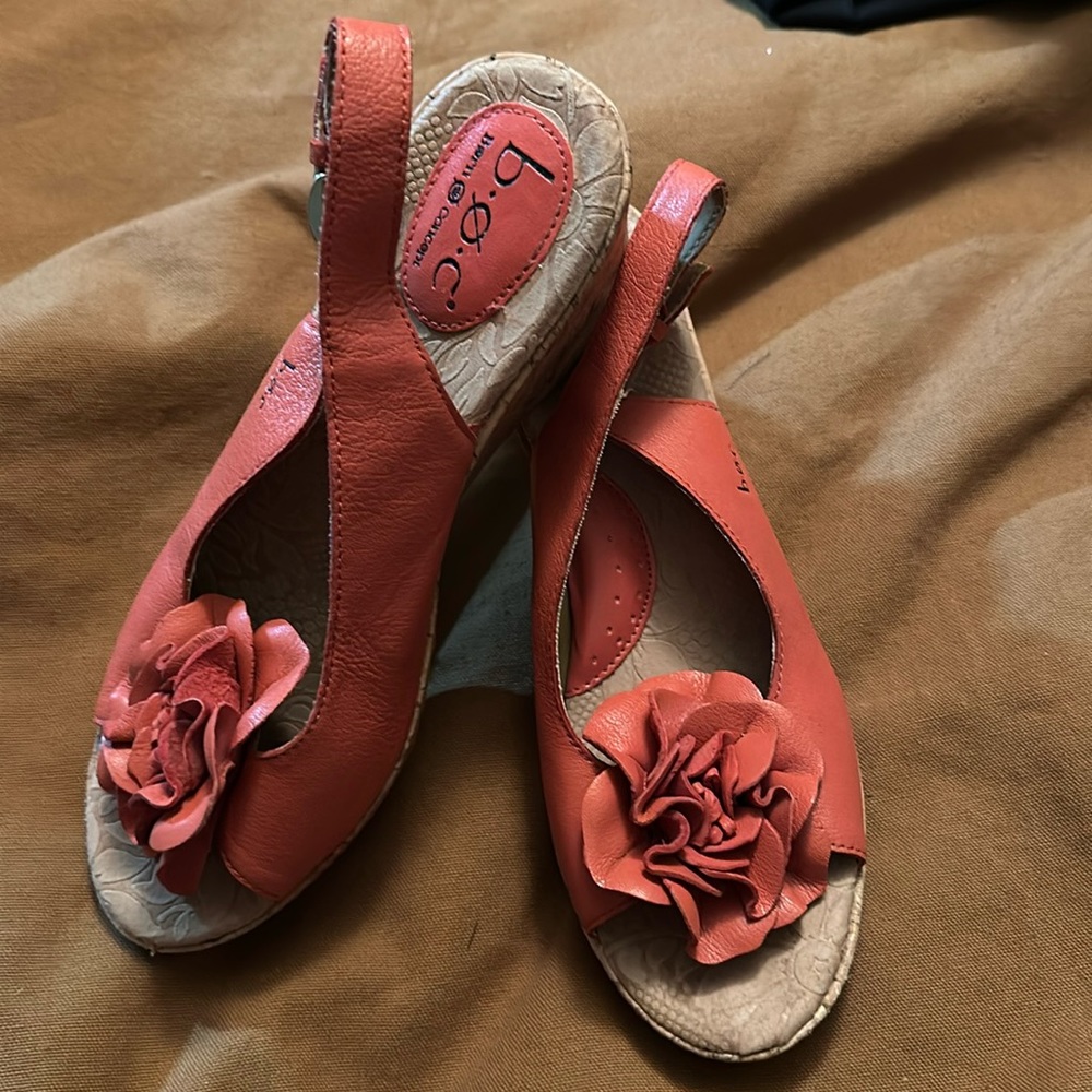 Boc/born leather concept open toe salmon color wedge.
